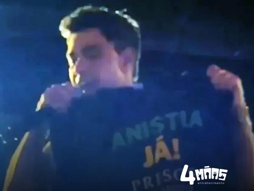 Zezé Di Camargo exibe camiseta Anistia Já durante show em Santa Catarina