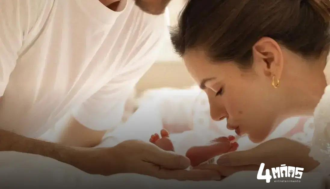 Camila Queiroz e Klebber Toledo anunciam nascimento da filha