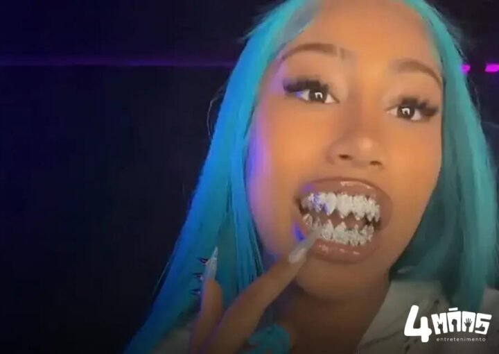 North West exibe grillz cravejado de diamantes usado no Natal