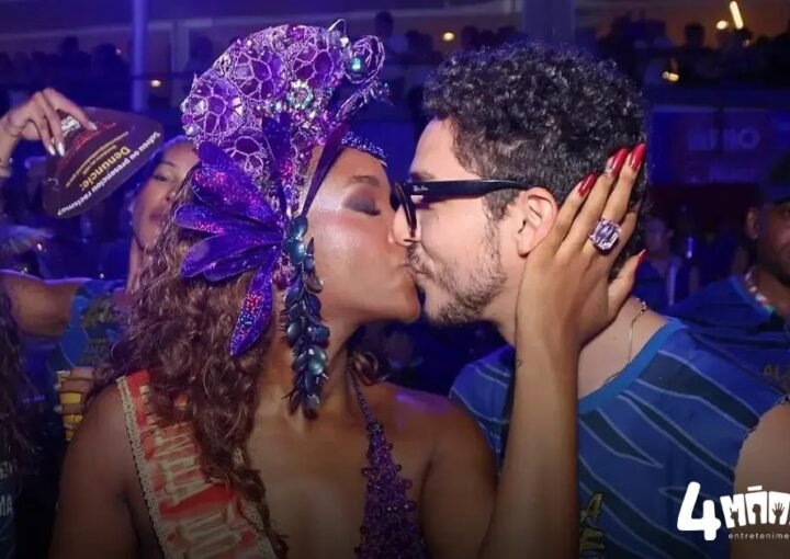Iza e João Vitor assumem romance durante desfile na Sapucaí e trocam beijos