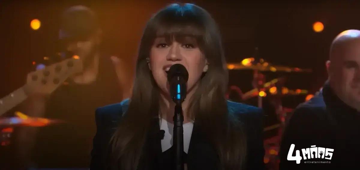 Kelly Clarkson encerra seu talk show após sete temporadas para cuidar dos filhos