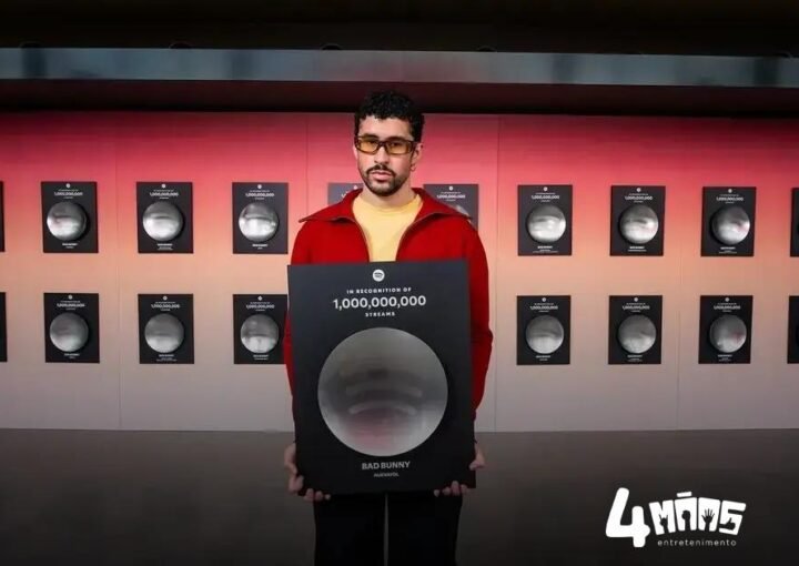 Bad Bunny alcança 29 faixas com 1 bilhão de streams e celebra no Japão