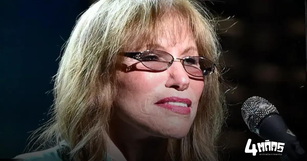 Carly Simon lança Comes In Waves, primeiro álbum de inéditas em 18 anos